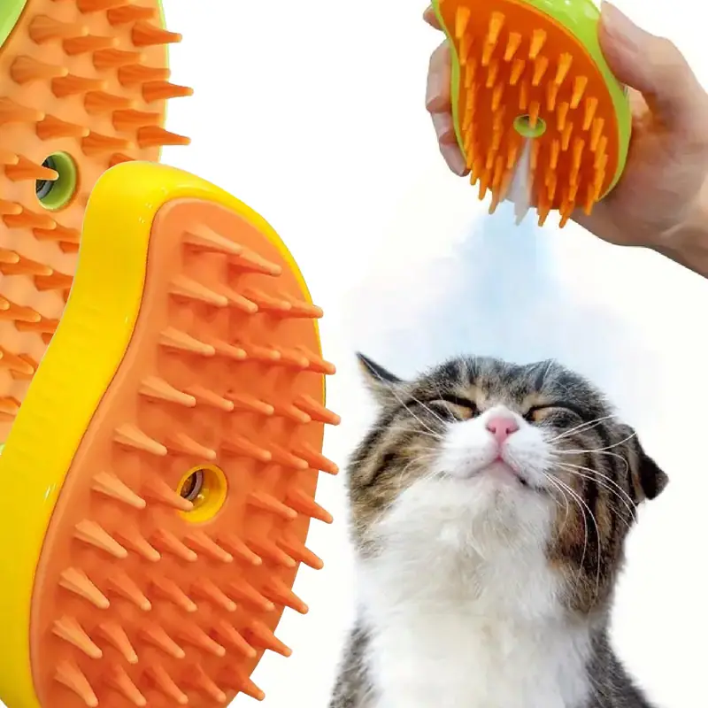 Cepillo a vapor 3 en 1, verde y naranja, soltando un rocío sobre un gato